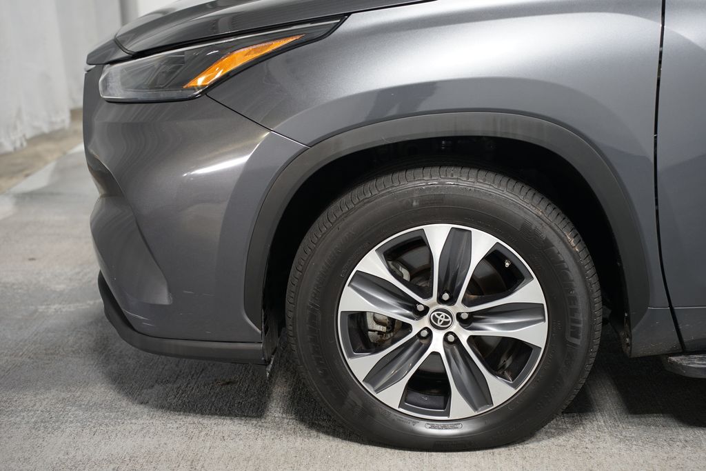 Thumbnail: 2023 Toyota Highlander - 5