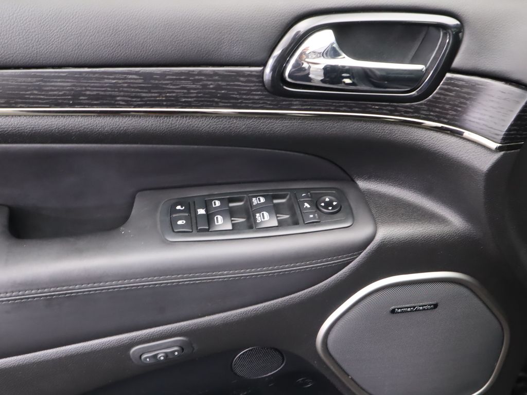 Thumbnail: 2020 Jeep Grand Cherokee - 24