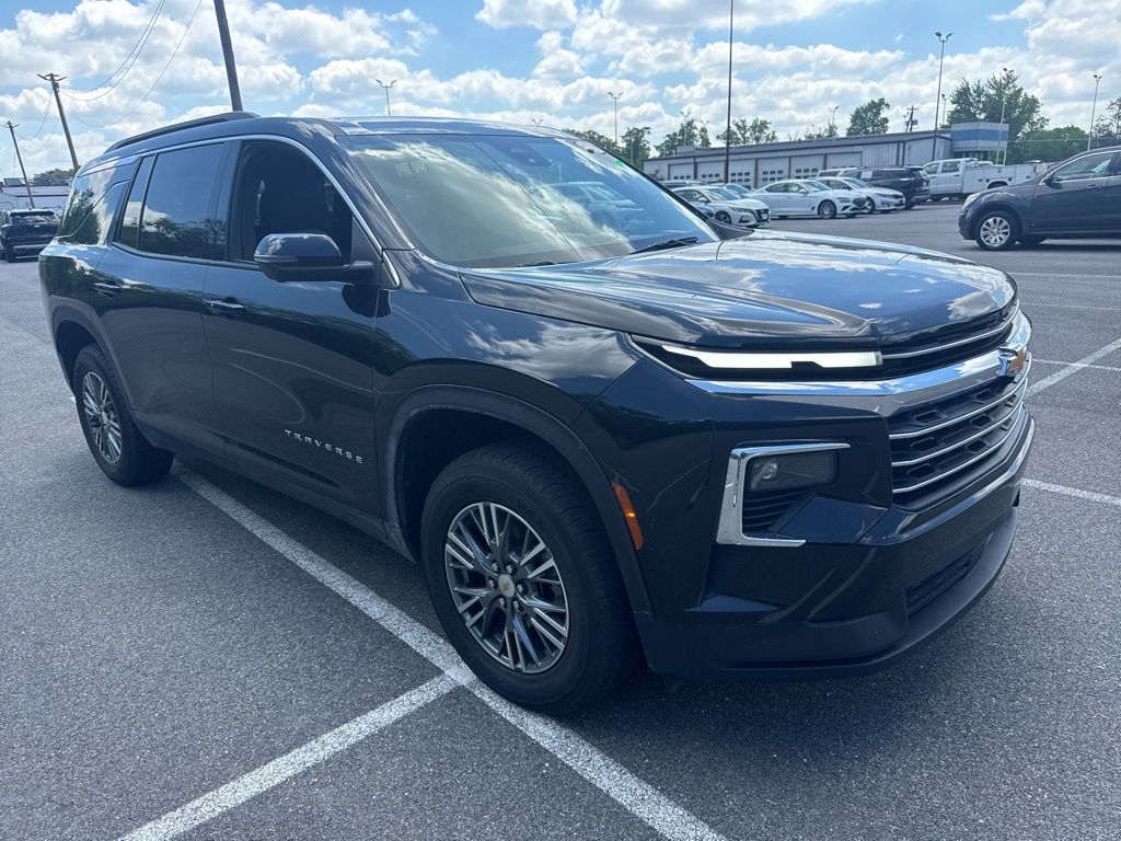 Black Metallic 2024 Chevrolet Traverse LT FWD SUV / Crossover Front-Wheel Drive 8-Speed Automatic