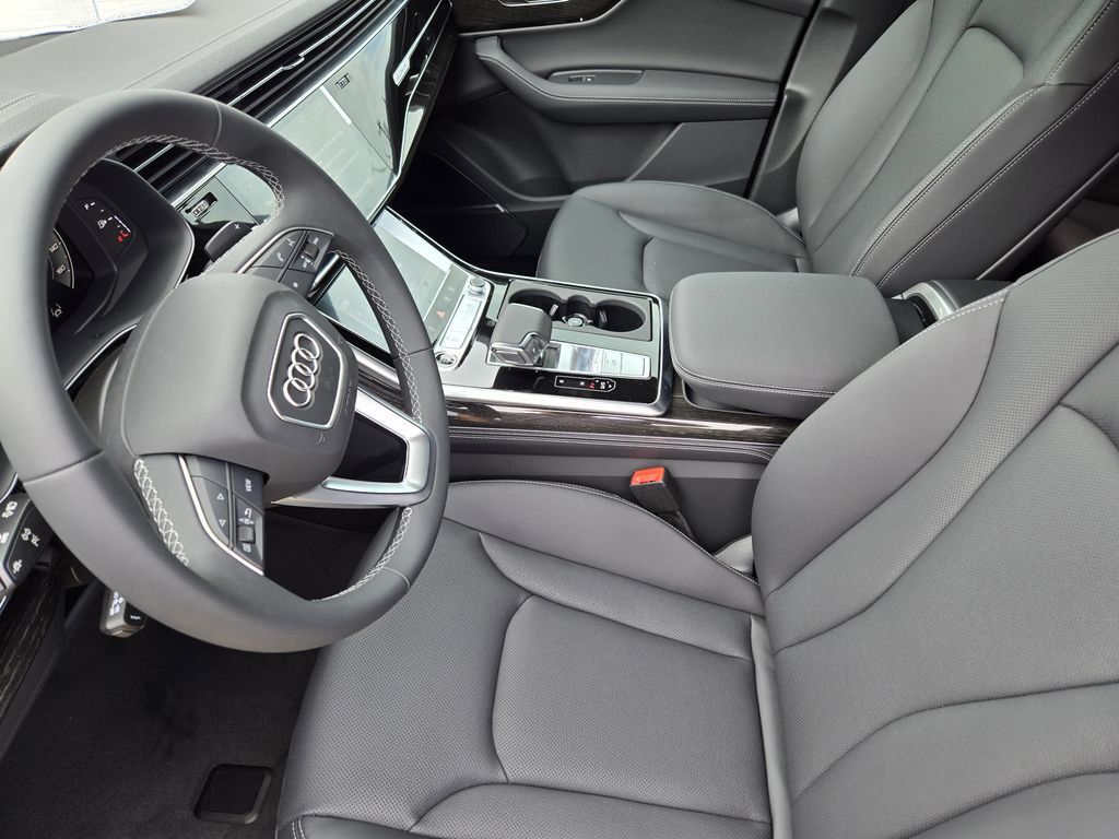 new 2025 Audi Q7 car, priced at $78,895