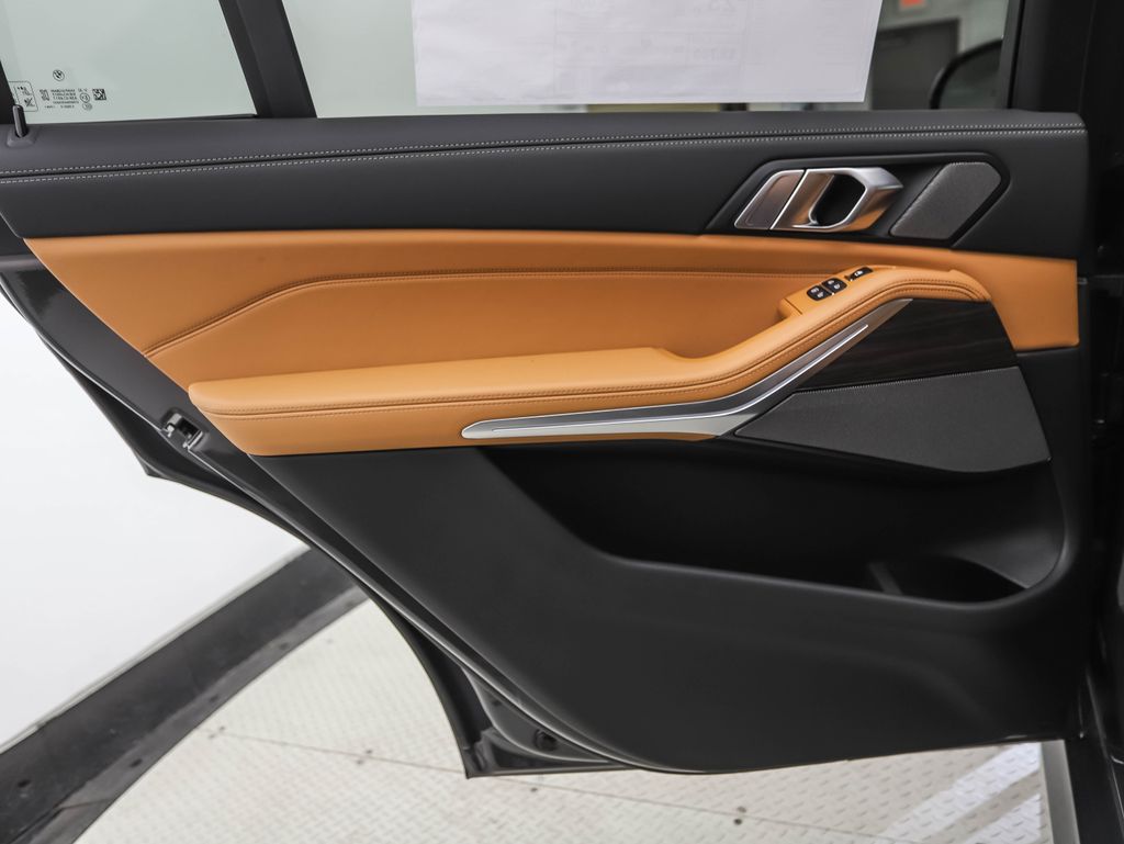 Thumbnail: 2026 BMW X7 - 20