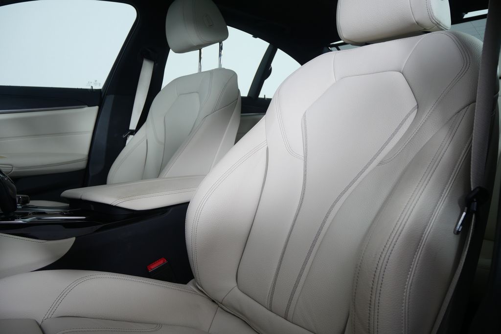 Thumbnail: 2023 BMW 5 Series - 10