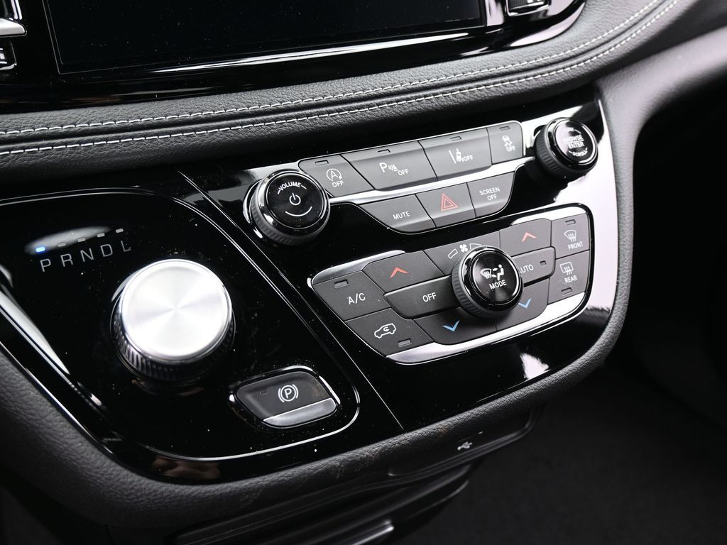 New 2026 Bright White Clearcoat Chrysler Select image 23