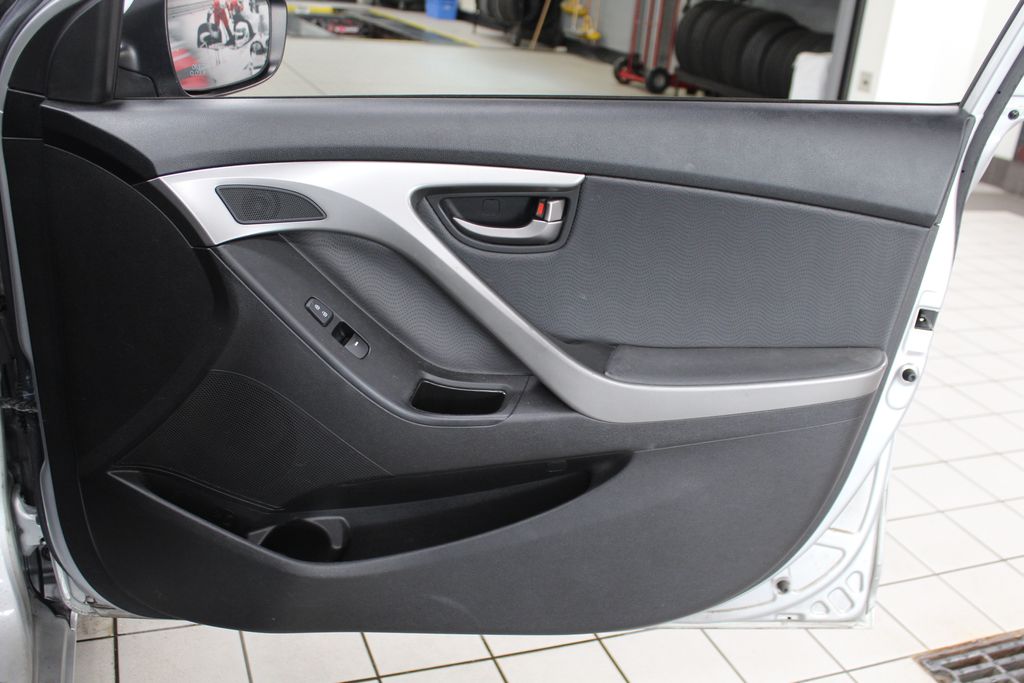 Thumbnail: 2012 Hyundai Elantra - 25