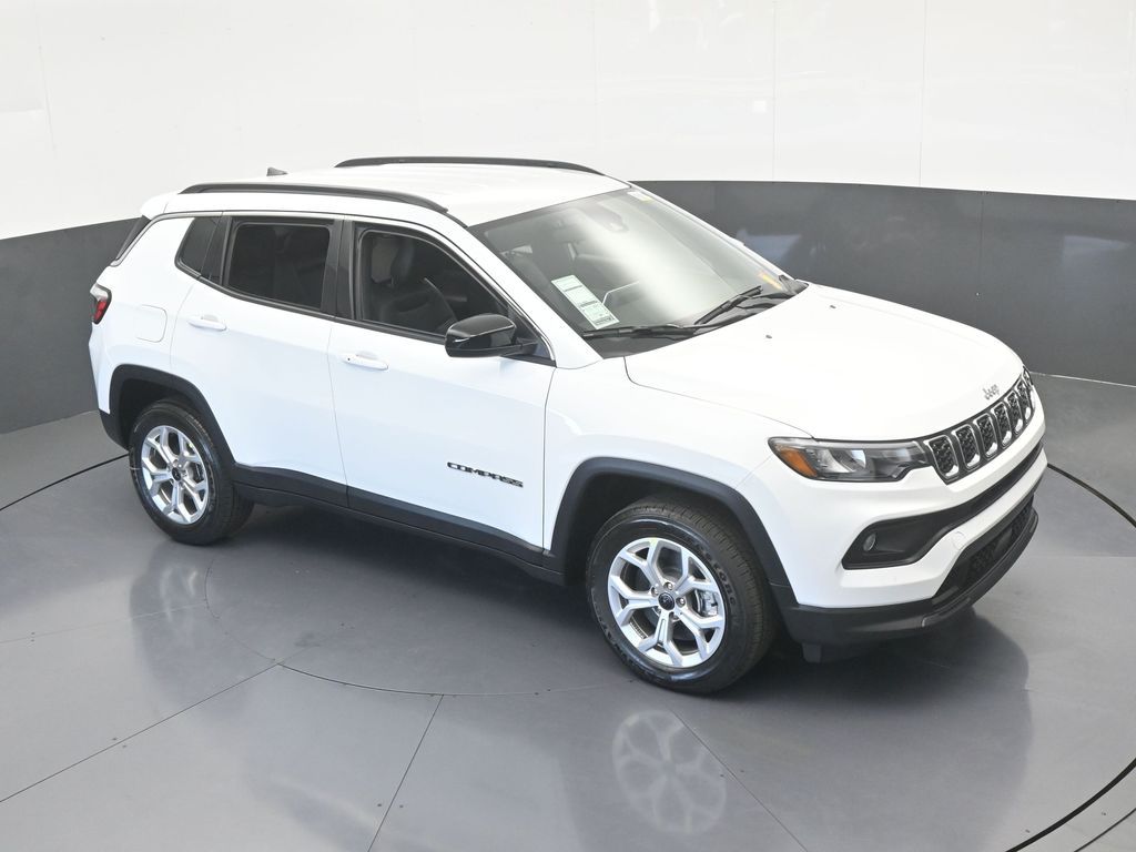 New 2026 Bright White Clearcoat Jeep Latitude image 46