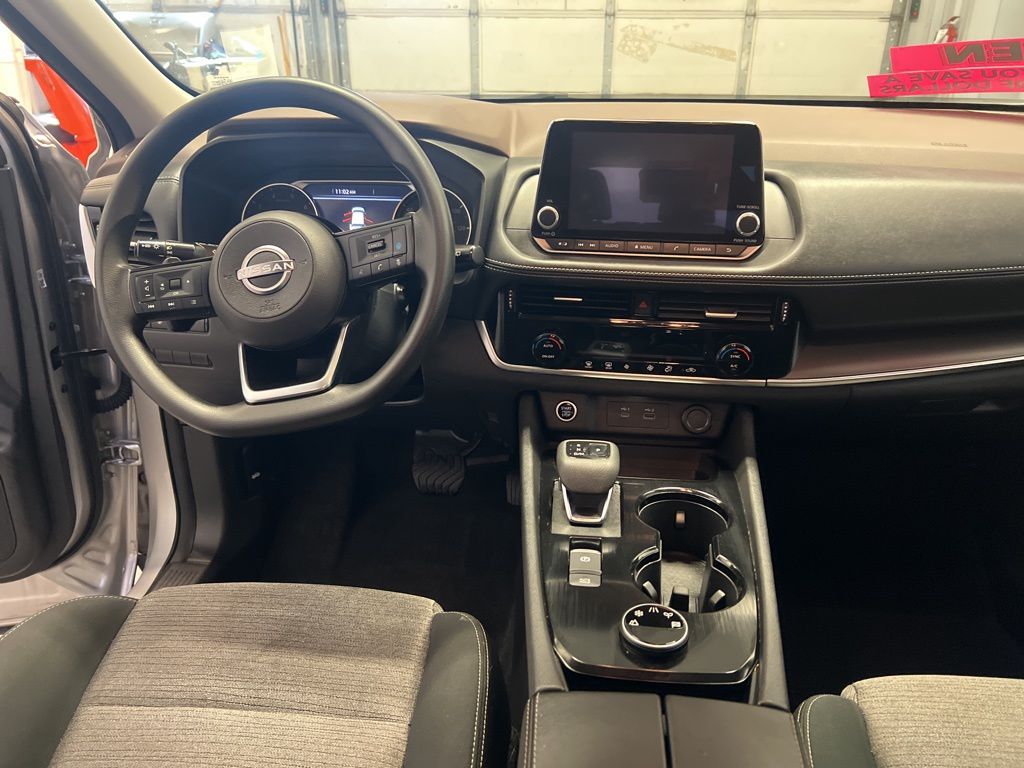 2022 Nissan Rogue SV photo