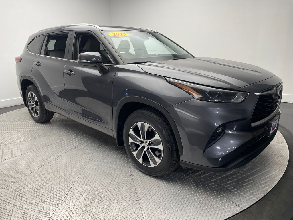 Thumbnail: 2023 Toyota Highlander - 3