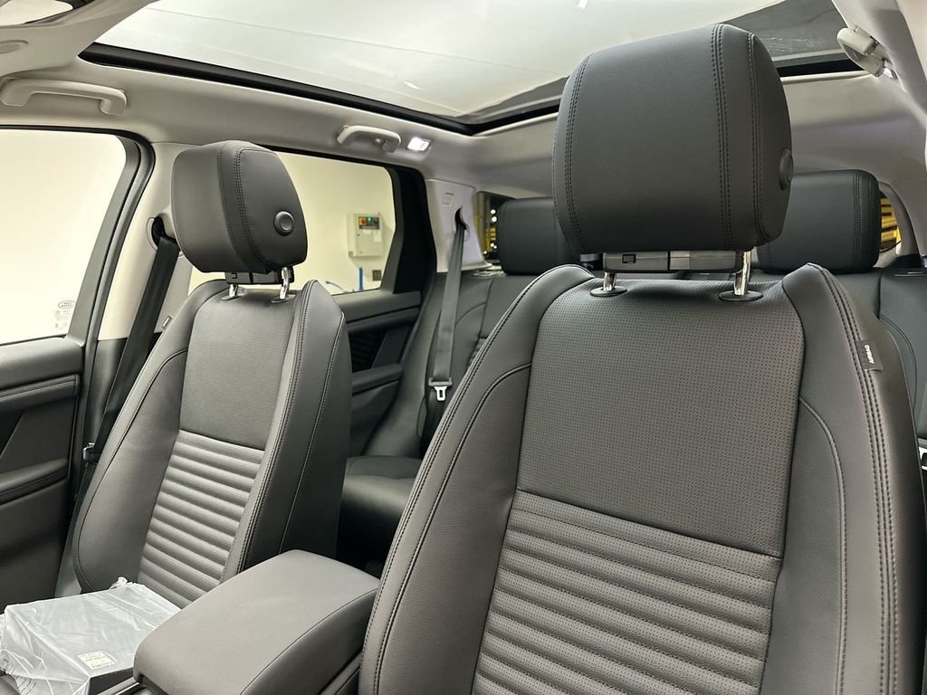 Thumbnail: 2025 Land Rover Discovery Sport - 8