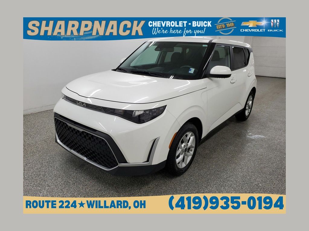 Snow White Pearl 2024 Kia Soul SUV / Crossover Front-Wheel Drive Continuously Variable Transmission