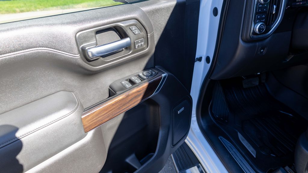 Used 2019 GMC Sierra 1500 SLT 4D Crew Cab