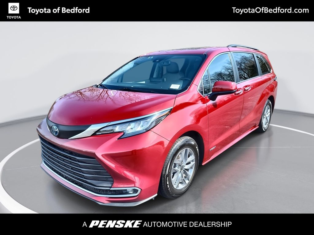 2021 Toyota Sienna XLE -
                Bedford, OH