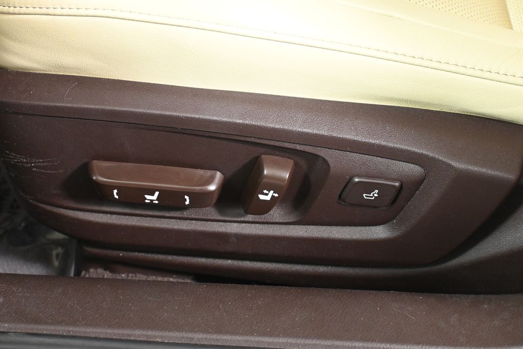 Thumbnail: 2016 Lexus ES - 27