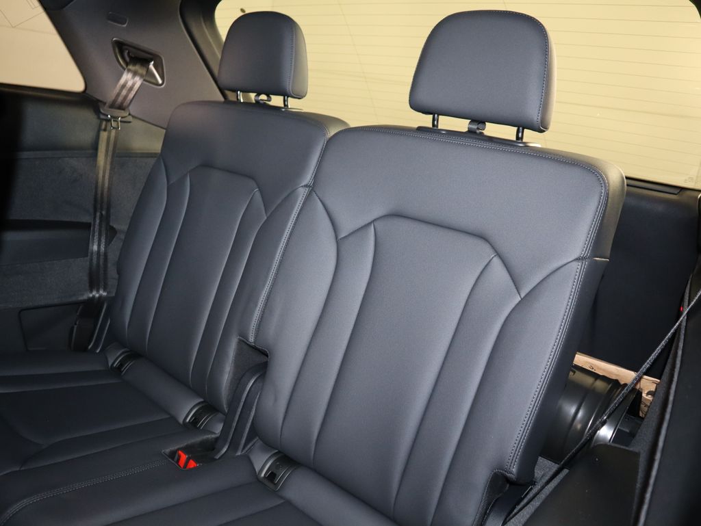 Thumbnail: 2026 Audi Q7 - 25