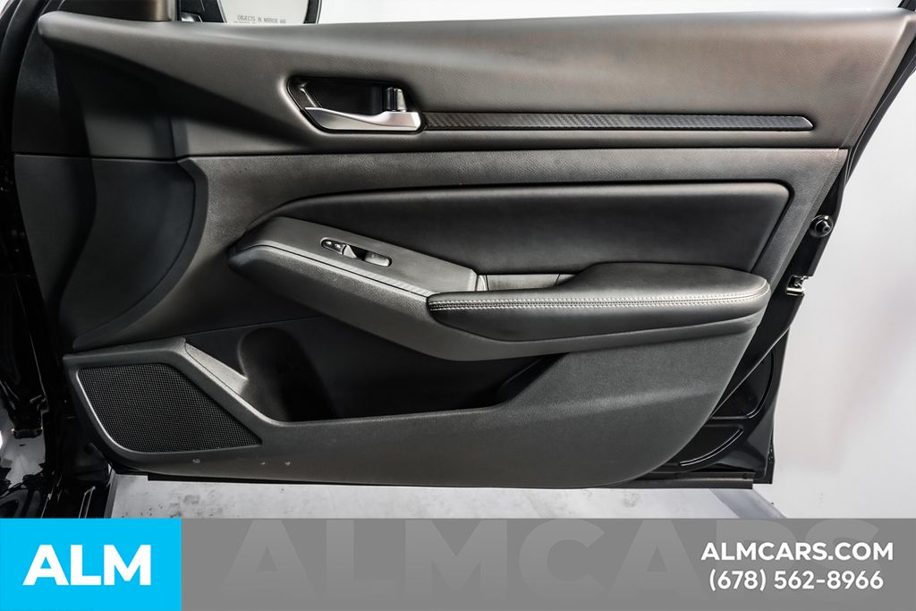 Used 2025 Black Nissan 2.5 SV image 40