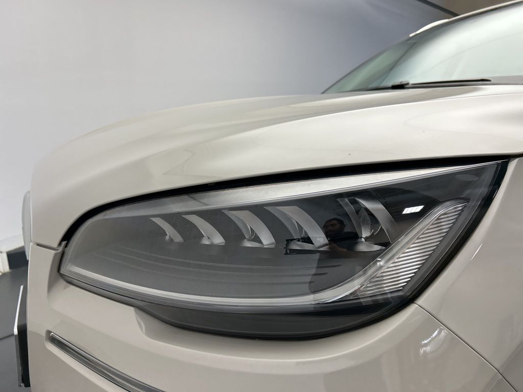Thumbnail: 2022 Lincoln Aviator - 9