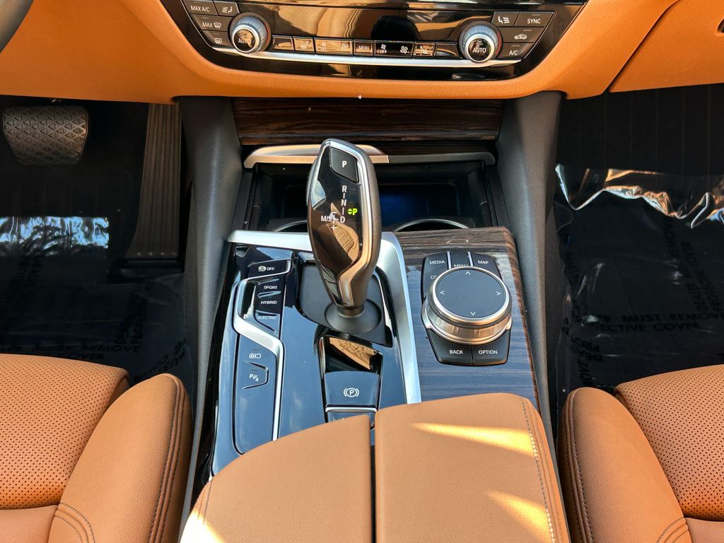 Thumbnail: 2022 BMW 5 Series - 26