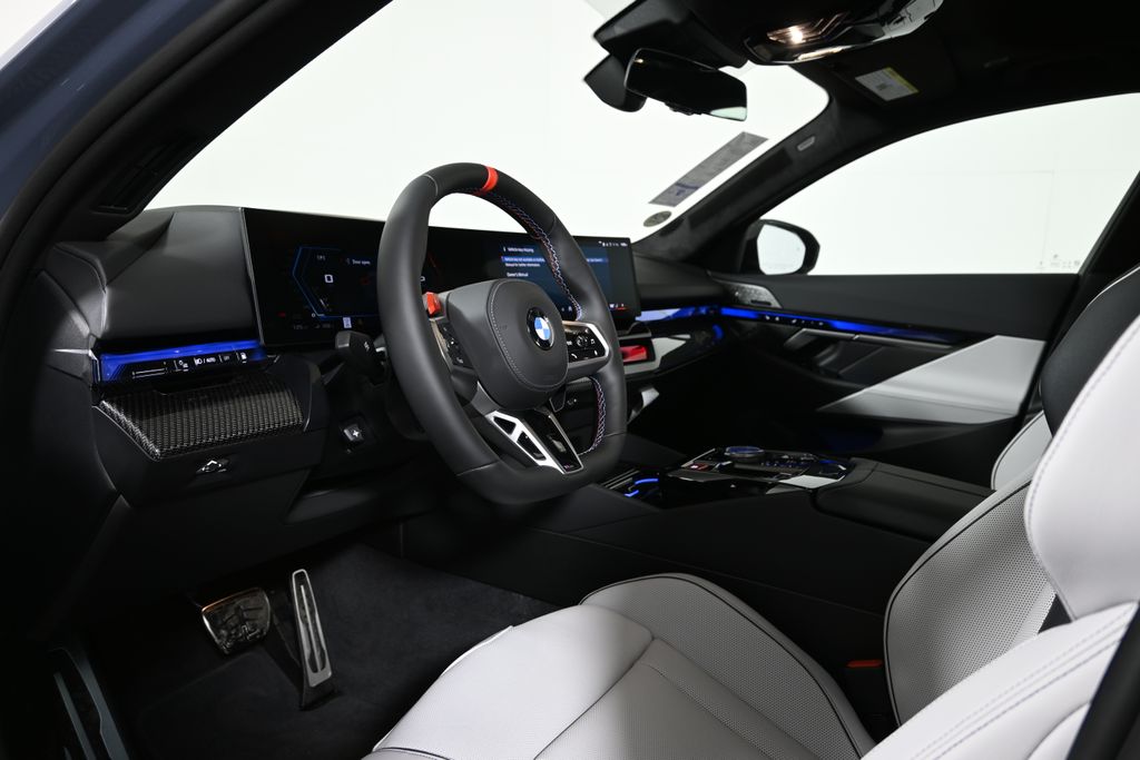 Thumbnail: 2026 BMW M5 - 16