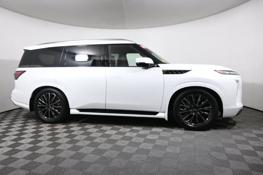 Thumbnail: 2026 INFINITI QX80 - 8