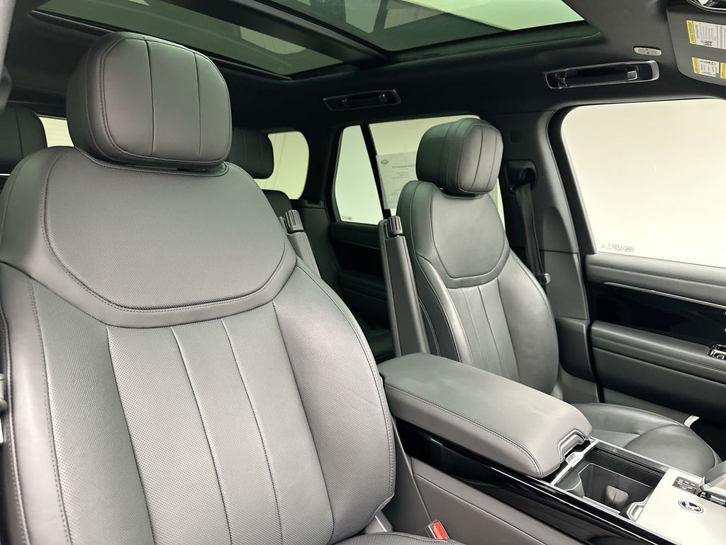 Thumbnail: 2025 Land Rover Range Rover - 18