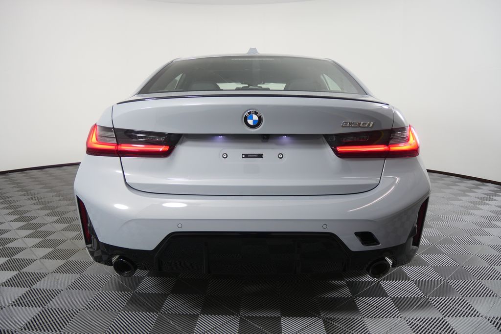 Thumbnail: 2026 BMW 3 Series - 4