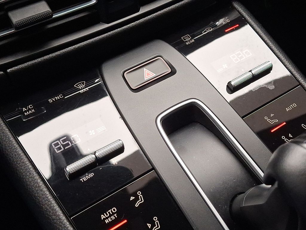 Thumbnail: 2022 Porsche Macan - 16