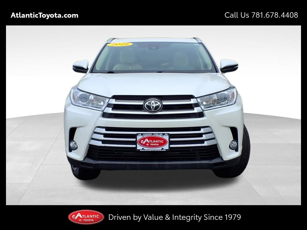Certified 2019 Toyota Highlander XLE with VIN 5TDJZRFHXKS602884 for sale in Lynn, MA