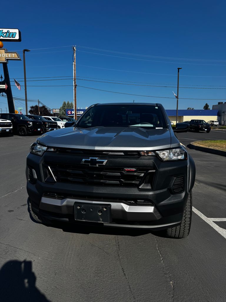 Sterling Gray Metallic 2024 Chevrolet Colorado Pickup Truck Four-Wheel Drive 8-Speed Automatic