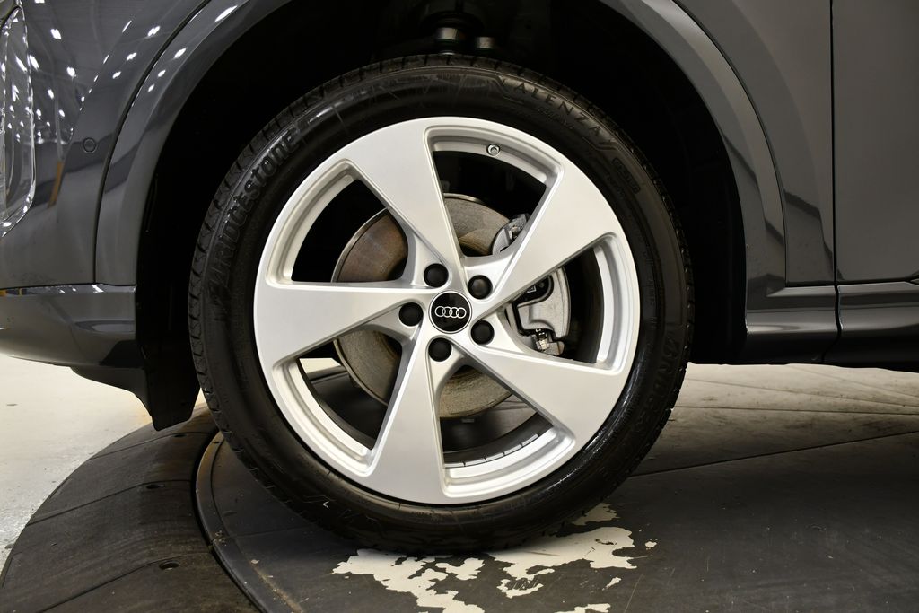 Thumbnail: 2025 Audi Q5 - 13