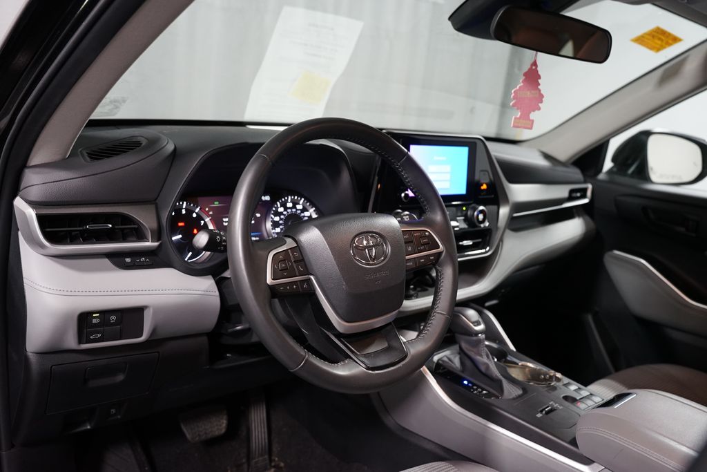 Thumbnail: 2024 Toyota Highlander - 7