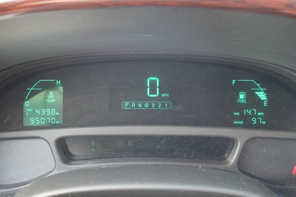 2001 Cadillac DeVille Base 20