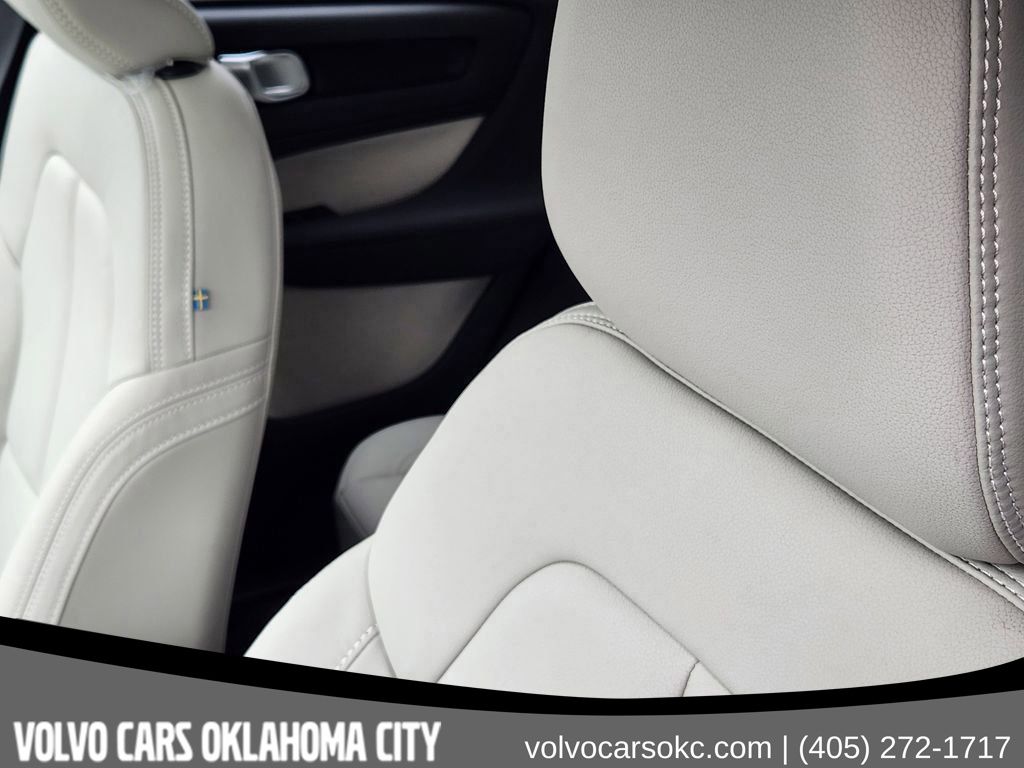 2026 Volvo XC40 Plus - Photo 15