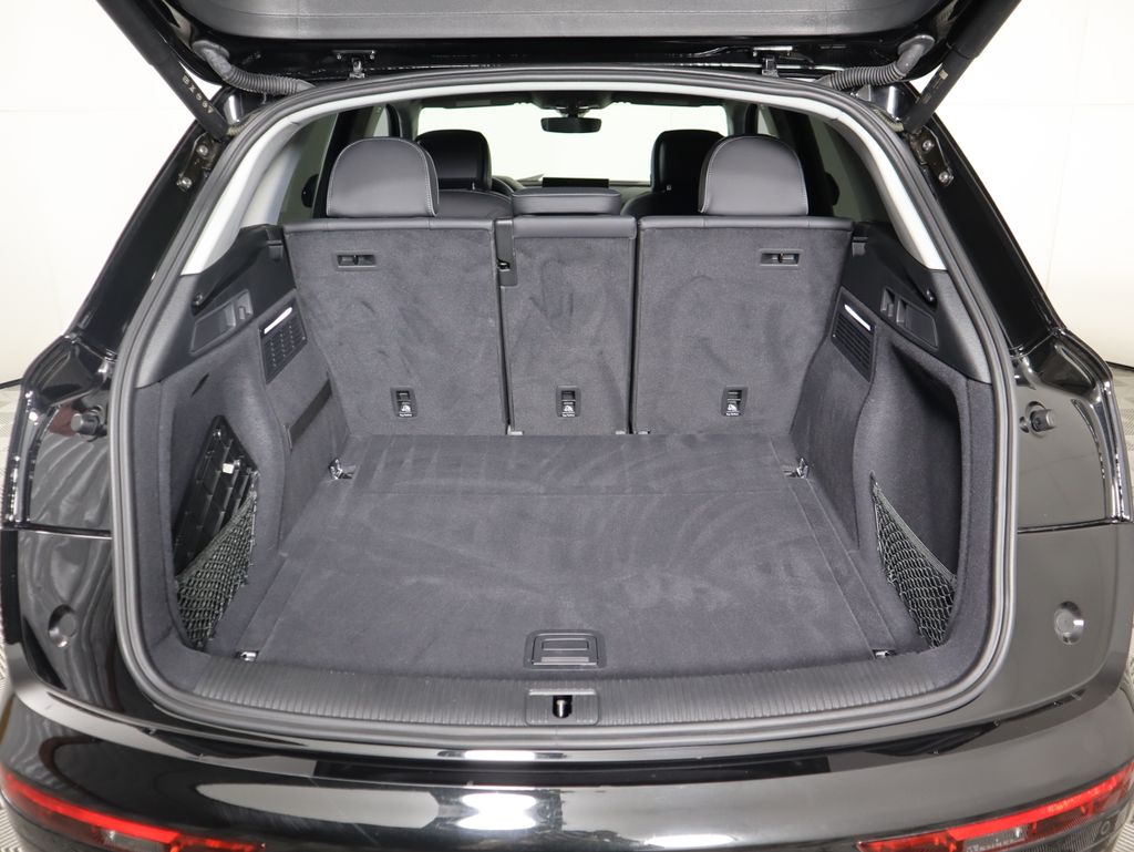 Thumbnail: 2025 Audi Q5 - 29