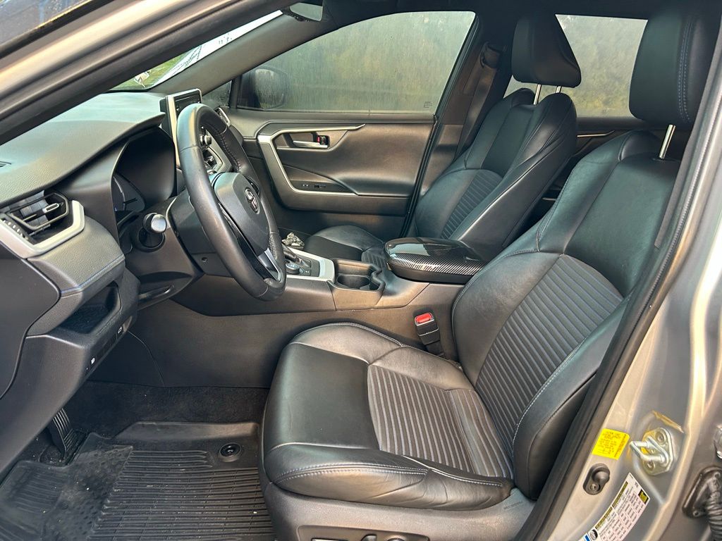 Thumbnail: 2021 Toyota RAV4 - 15