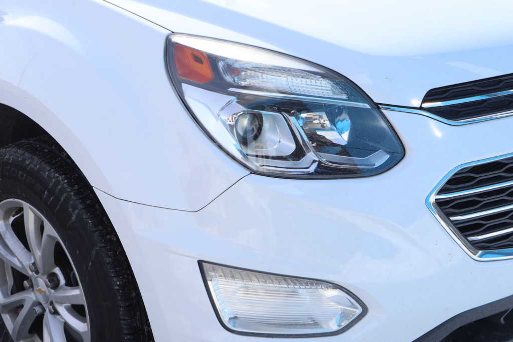 Thumbnail: 2017 Chevrolet Equinox - 3