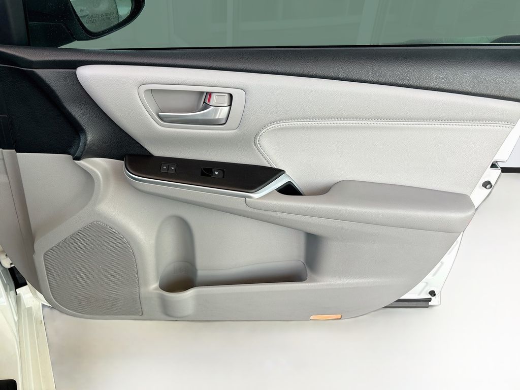 Thumbnail: 2016 Toyota Camry - 25