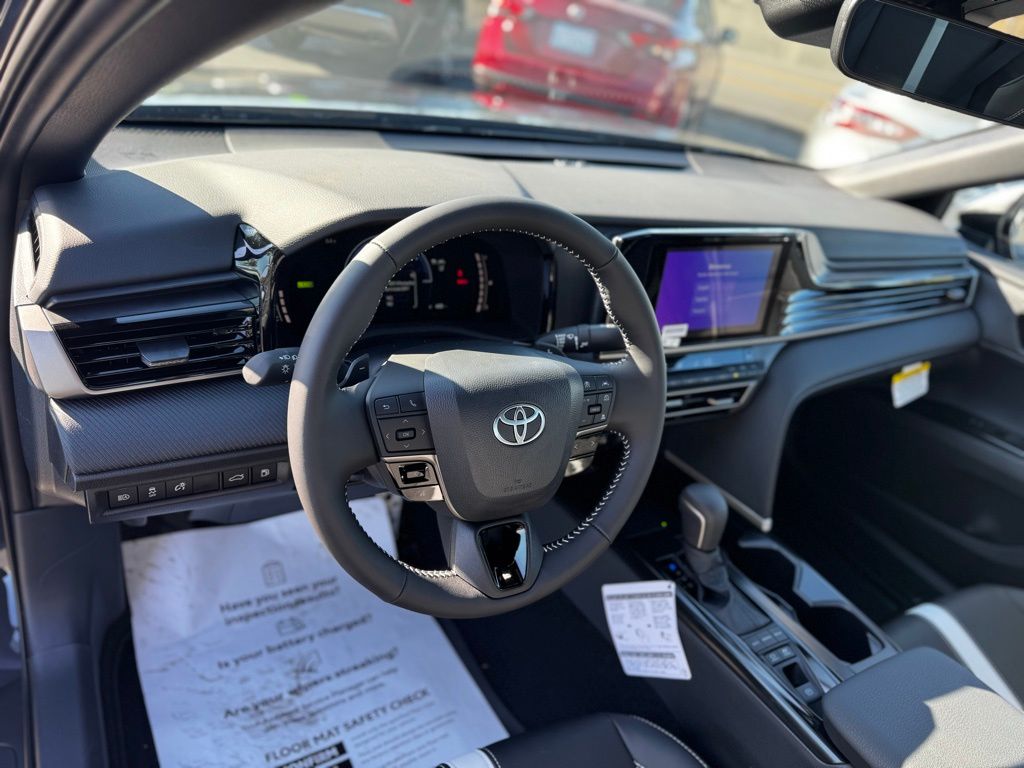 2025 Toyota Camry SE photo 5