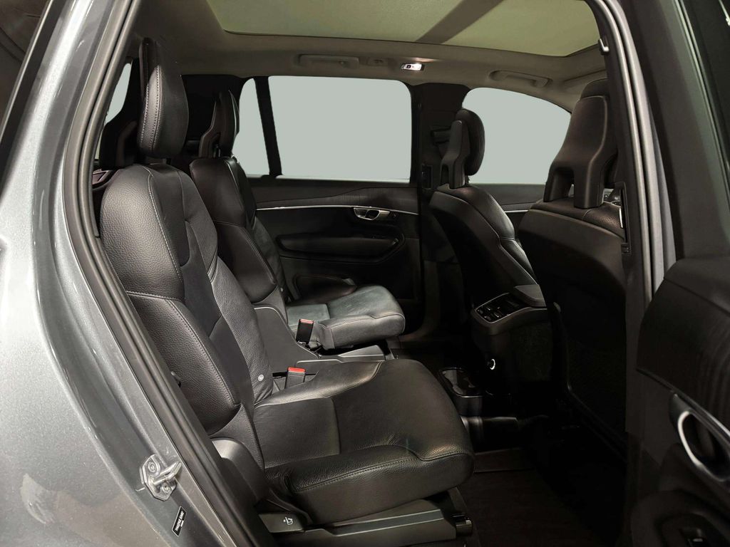 Used 2020 Osmium Gray Metallic Volvo T6 Momentum image 25