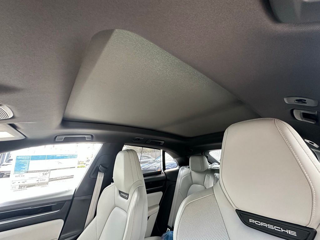 Thumbnail: 2026 Porsche Macan - 25