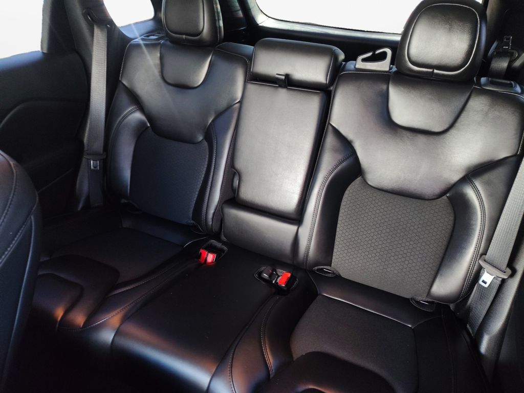 Used Car 2021 Jeep Cherokee  Altitude For Sale Under $25,000 In Austin, Texas