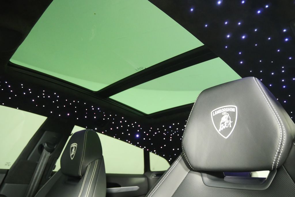 Thumbnail: 2020 Lamborghini Urus - 16