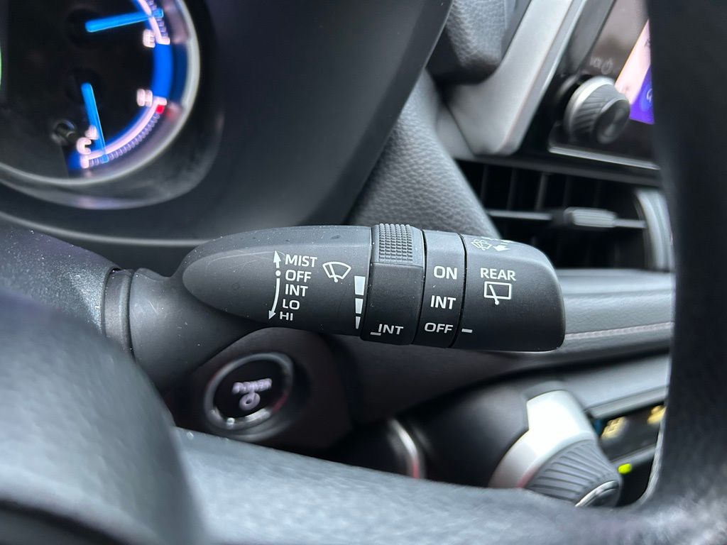 Thumbnail: 2025 Toyota RAV4 - 21