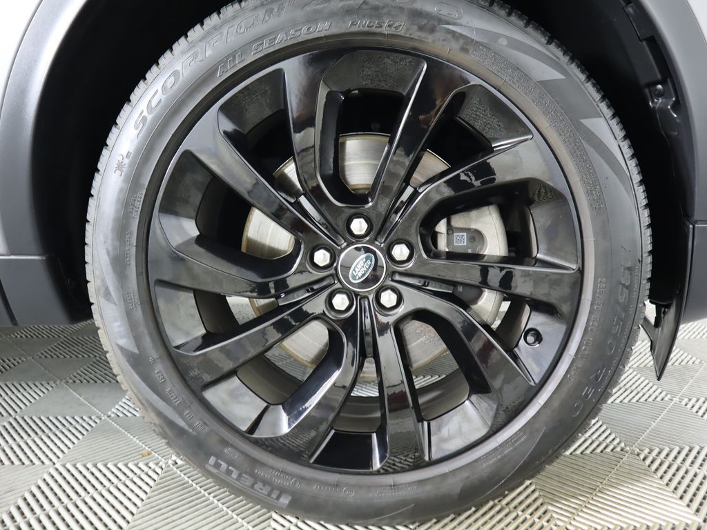 Thumbnail: 2023 Land Rover Discovery Sport - 32