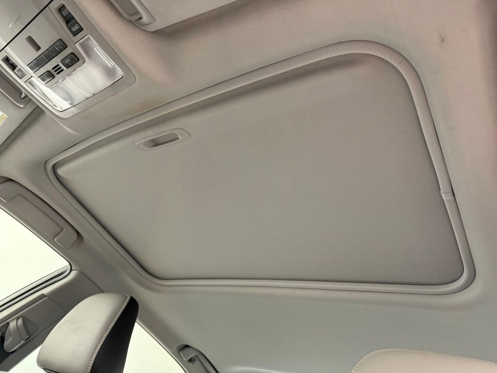 Thumbnail: 2016 Toyota Camry - 18