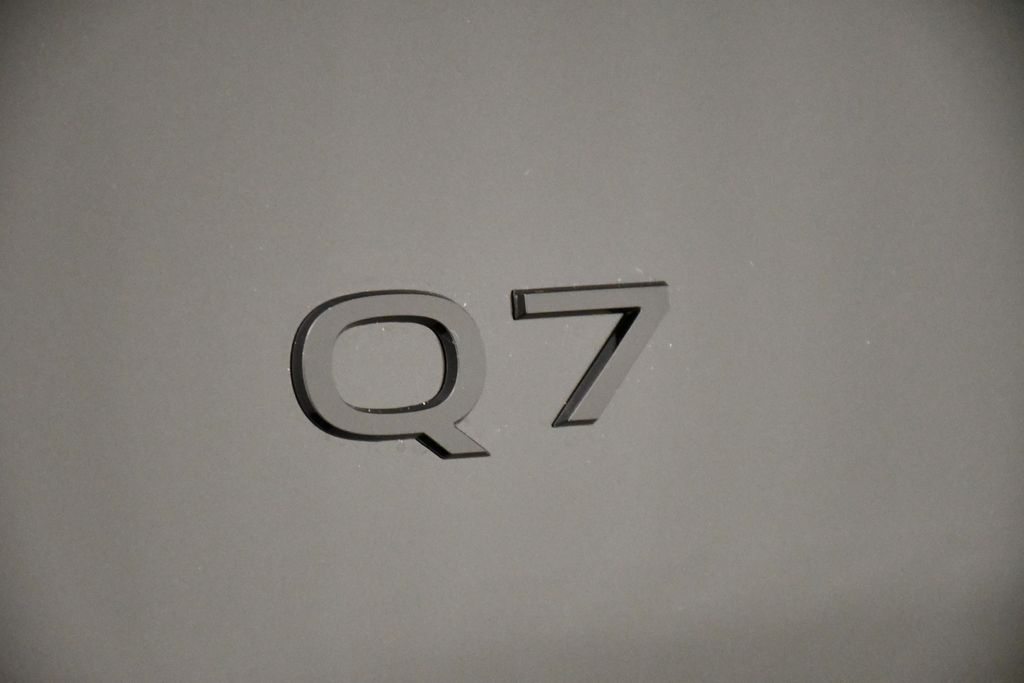 Thumbnail: 2025 Audi Q7 - 9