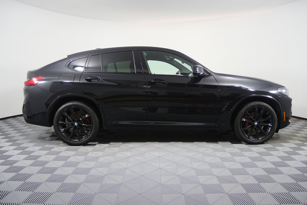Thumbnail: 2023 BMW X4 - 2