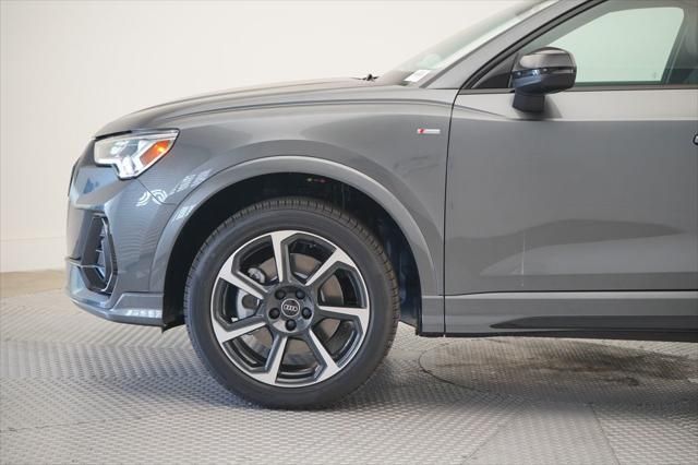 Thumbnail: 2025 Audi Q3 - 2