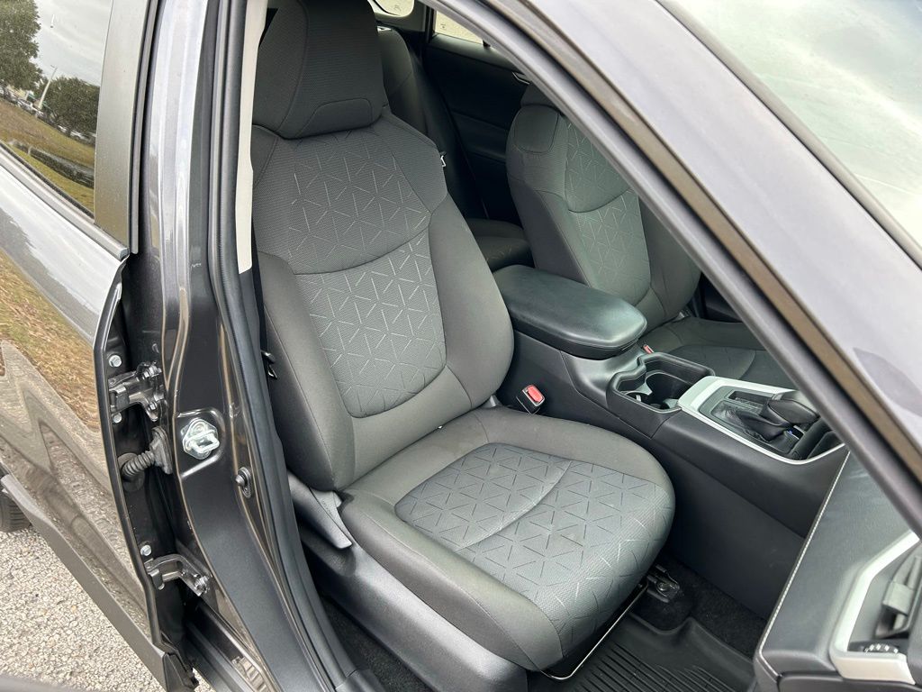 Thumbnail: 2021 Toyota RAV4 - 15