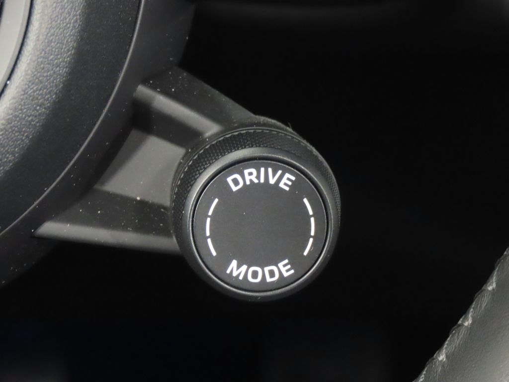 Thumbnail: 2024 Porsche Macan - 22