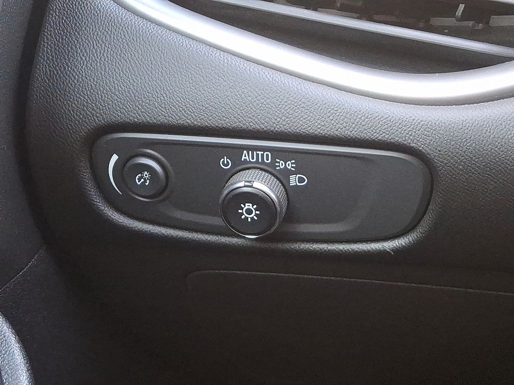 Thumbnail: 2020 Chevrolet Malibu - 21