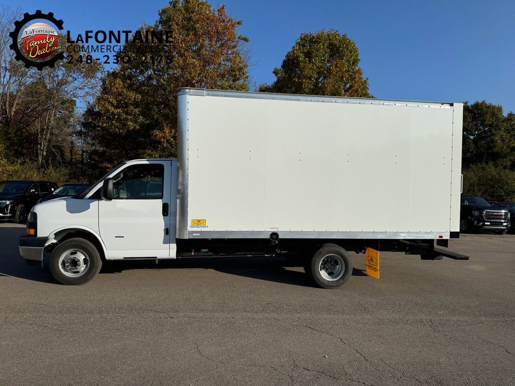 2024 GMC Savana 3500 Work Van 5